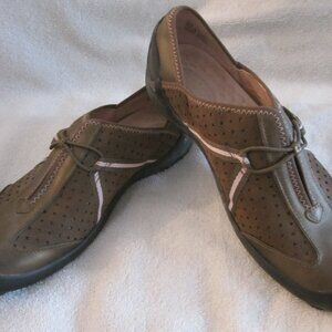 Women's Privo by Clarks Tequini Brown Nubuck Slip In Flats 11 Like New